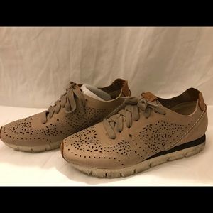 OTBT Khora leather casual shoes/sneakers sz 8